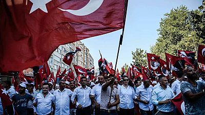 Multitudinaria manifestacin en la plaza Taksim de Estambul a favor de la democracia