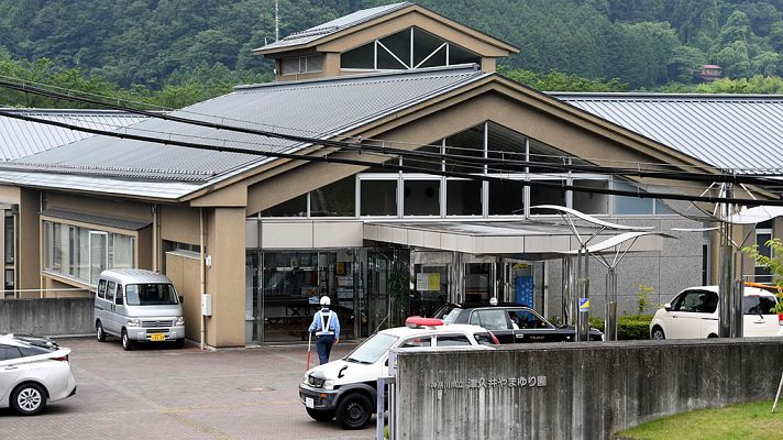 Los desayunos - Un hombre mata a 19 personas y hiere a 25 en una residencia de discapacitados