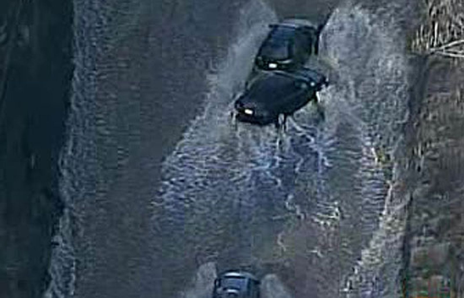 Una riada ha inundado una autopista en el estado de Maryland. Las fuertes lluvias que azotan el país han provocado la riada, que ha obligado la intervención de un helicóptero para rescatar a 14 personas que habían quedado atrapadas.