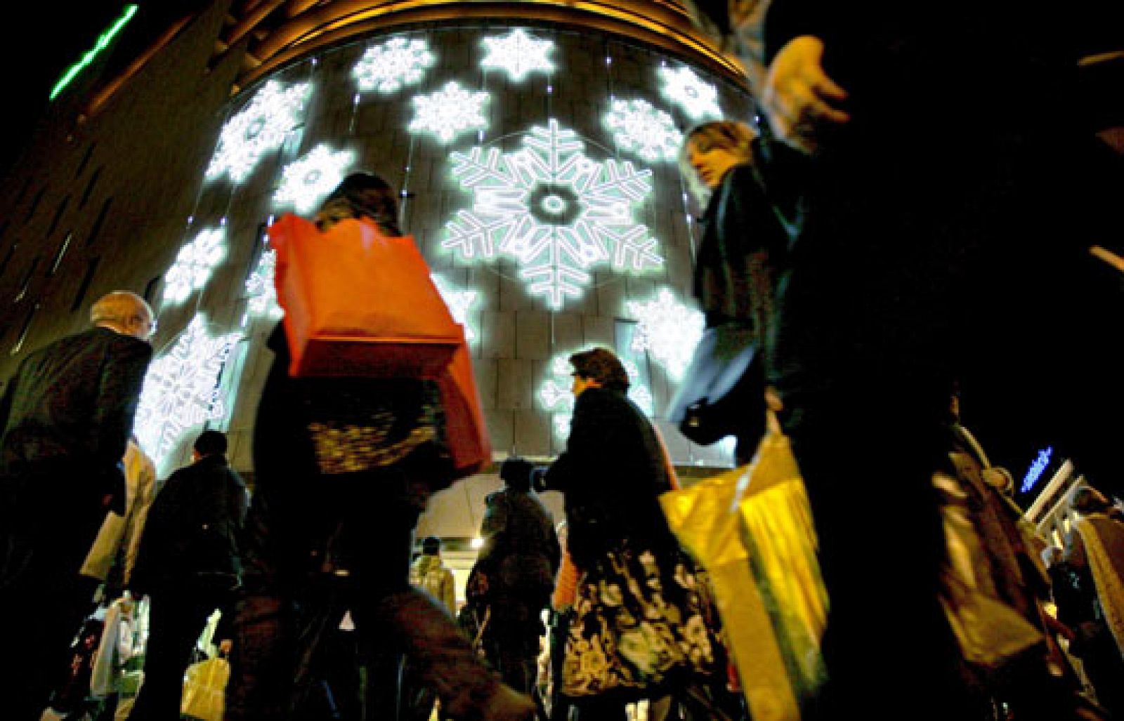 Ya queda poco para Navidad y la gente ultima sus compras | Ver