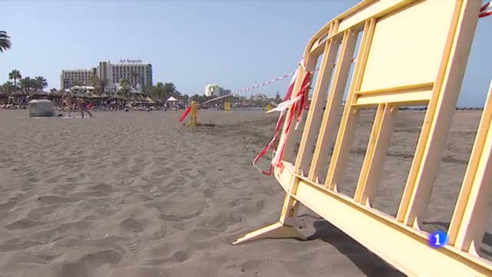 Reabierta al baño la playa de Troya
