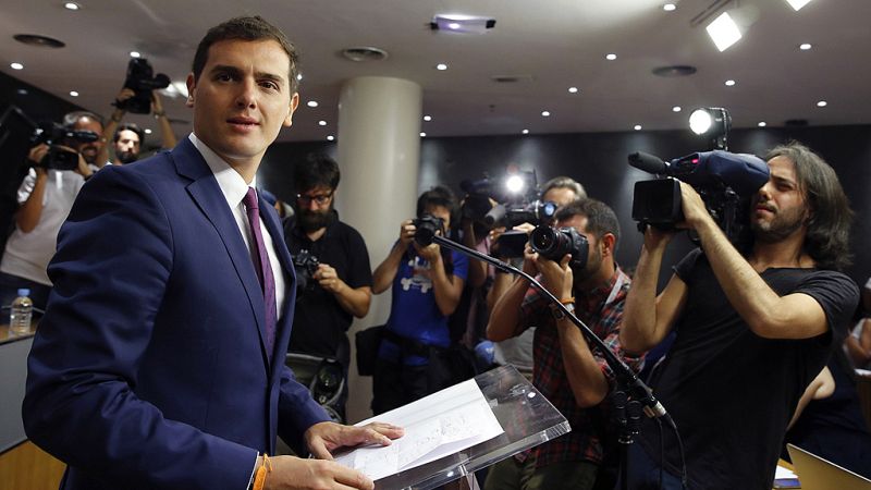 Rivera lleva dos alternativas al rey: gobierno "de consenso" constitucionalista o abstención general