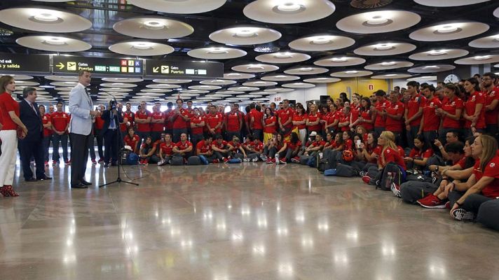 Telediario 1 - Los Reyes de España despiden a la delegación olímpica española