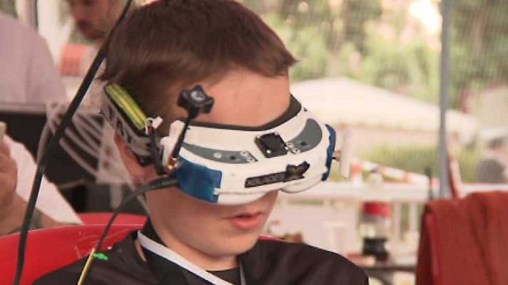 Zoom net - Drones en El Escorial, Andro4All, Festival SinSal y más...