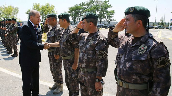 Telediario 1 - Turquía bombardea el norte de Irak