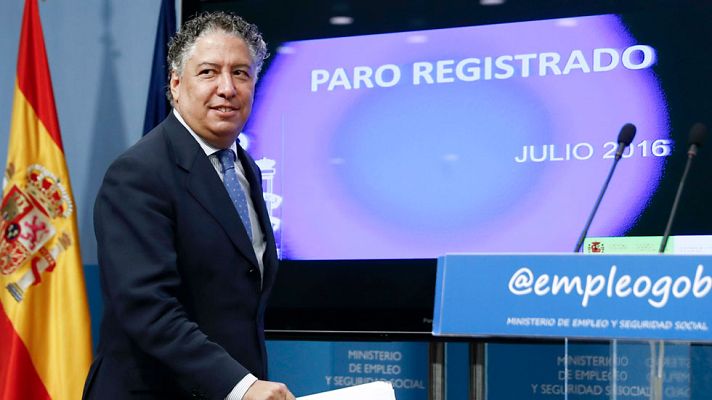 Telediario 1 - El paro baja en 83.993 personas en Julio, la mayoría en el sector servicios