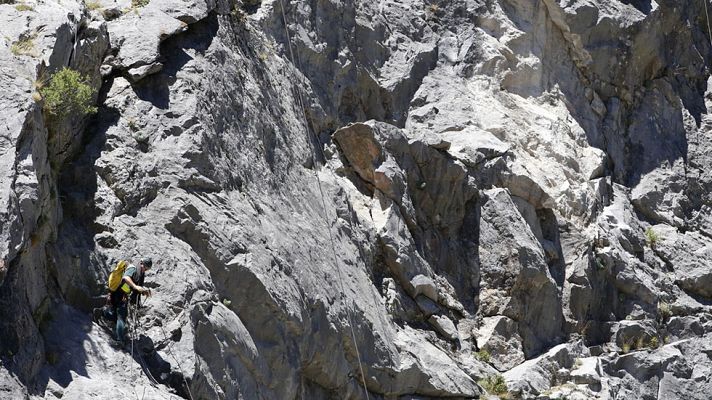 Telediario 1 - Un militar muere y otros tres resultan heridos tras un desprendimiento de tierra en unas prácticas en Huesca