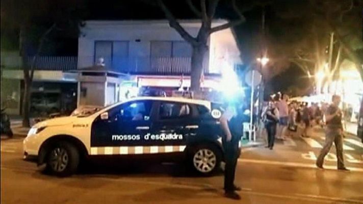 Telediario 1 - Un 'flashmob' provoca alarma en un municipio de Girona al ser confundido con un ataque terrorista