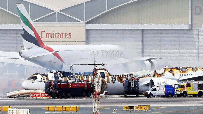 Informativo 24h - Se incendia sin causar víctimas un avión en Dubai