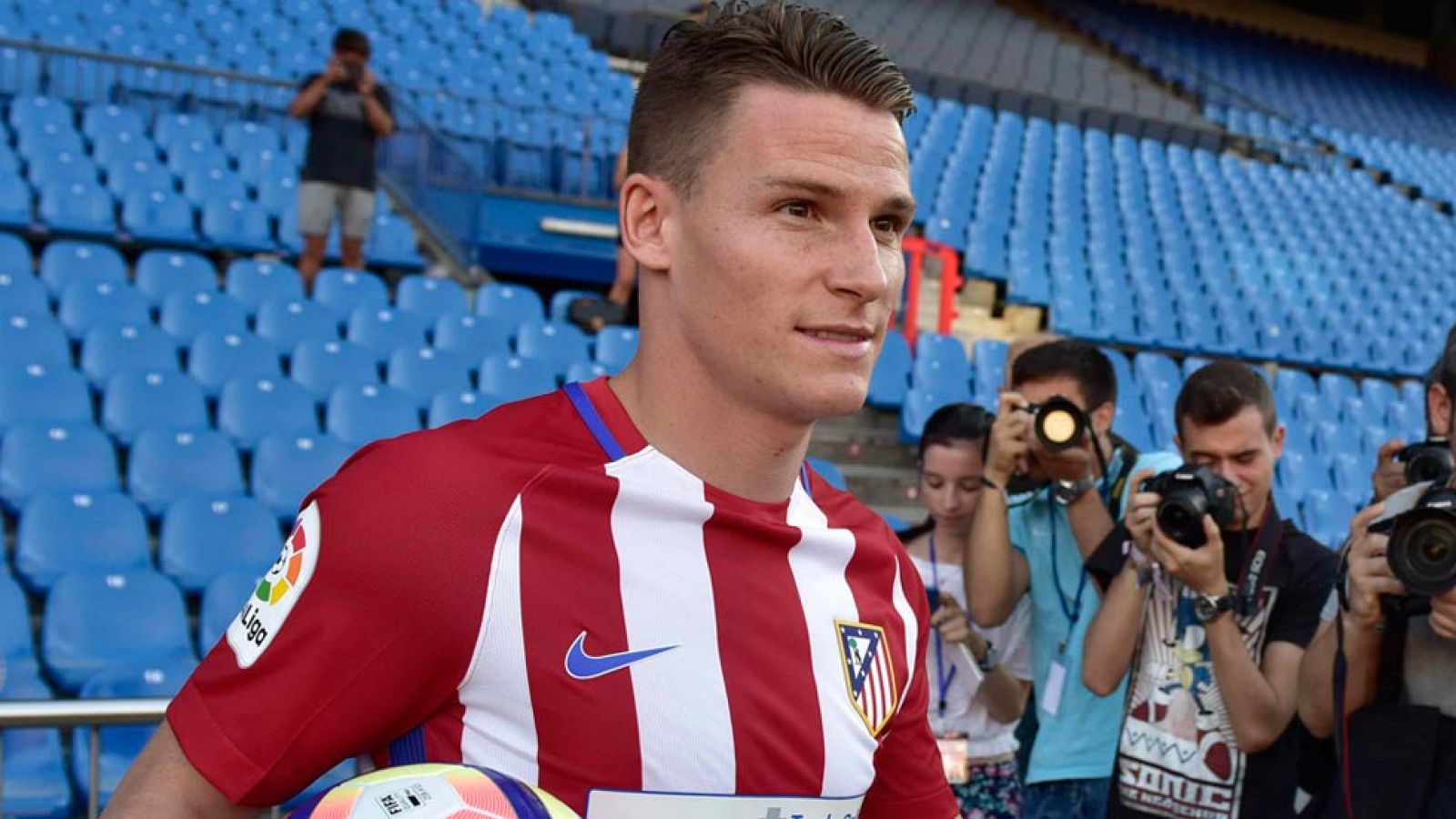 Gameiro se lesiona en su muslo izquierdo en el entrenamiento | Ver