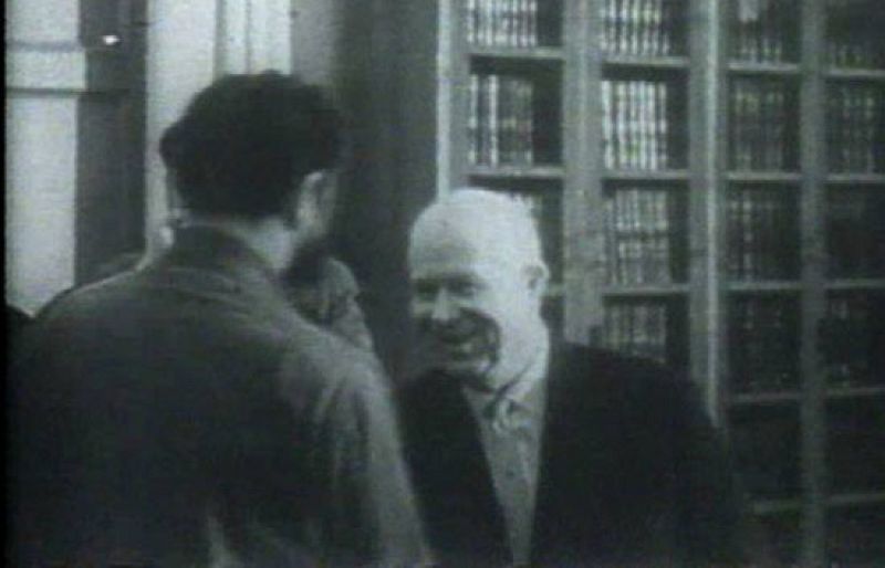 Fidel Castro es recibido en Moscú en 1961 por Nikita Jrushchov