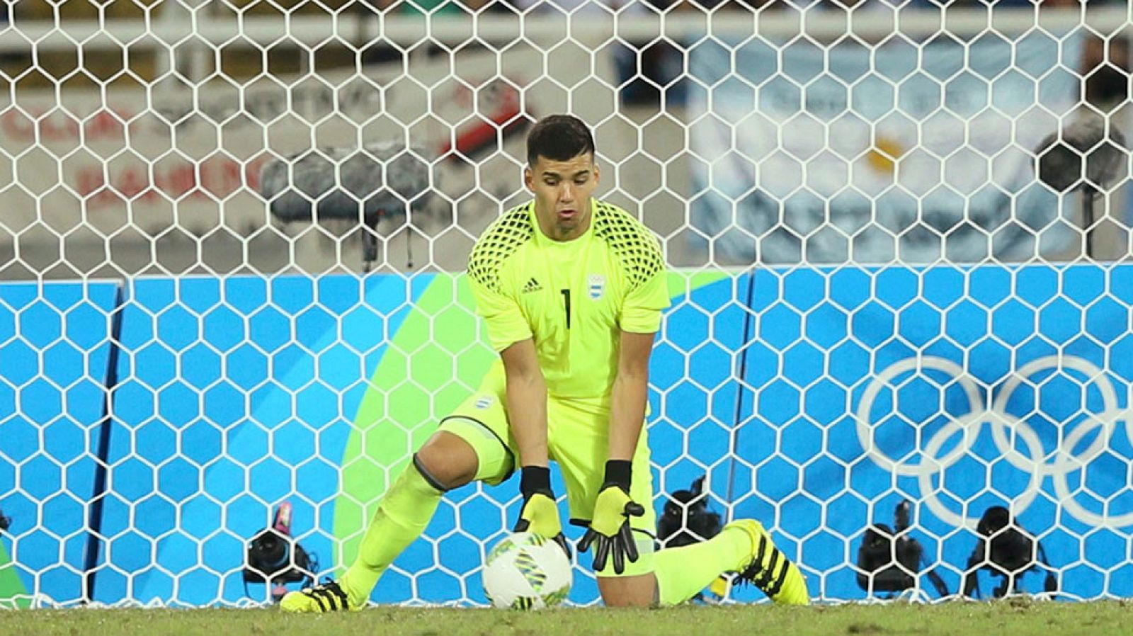 Portugal logra el segundo gol en un fallo garrafal de Rulli