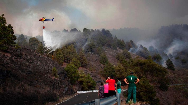Telediario 1 - El incendio de La Palma ya está acotado, aunque aún no controlado