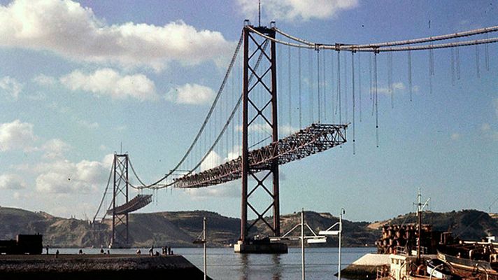 Telediario 1 - Hoy cumple medio siglo el Puente 25 de abril de Lisboa