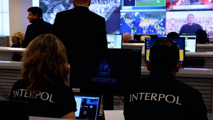 Telediario 1 - La Interpol lleva a cabo una operación especial de control de coches robados en Cádiz