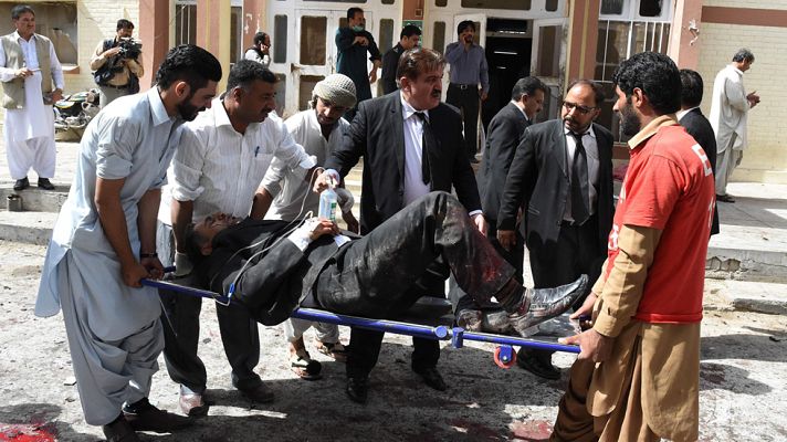 Informativo 24h - Medio centenar de muertos tras un ataque suicida en un hospital de Pakistán