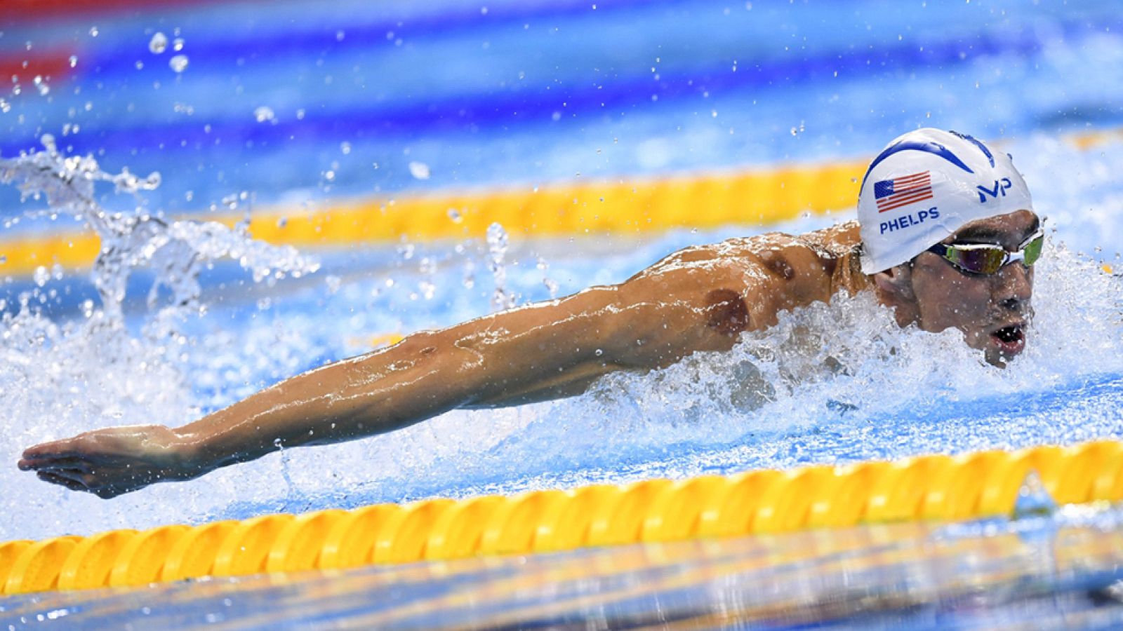 Michael Phelps ha quedado en tercer lugar en su serie de 200 metros mariposa y quinto en el total de la jornada de mañana de natación. Disputará las semifinales en la jornada de tarde.