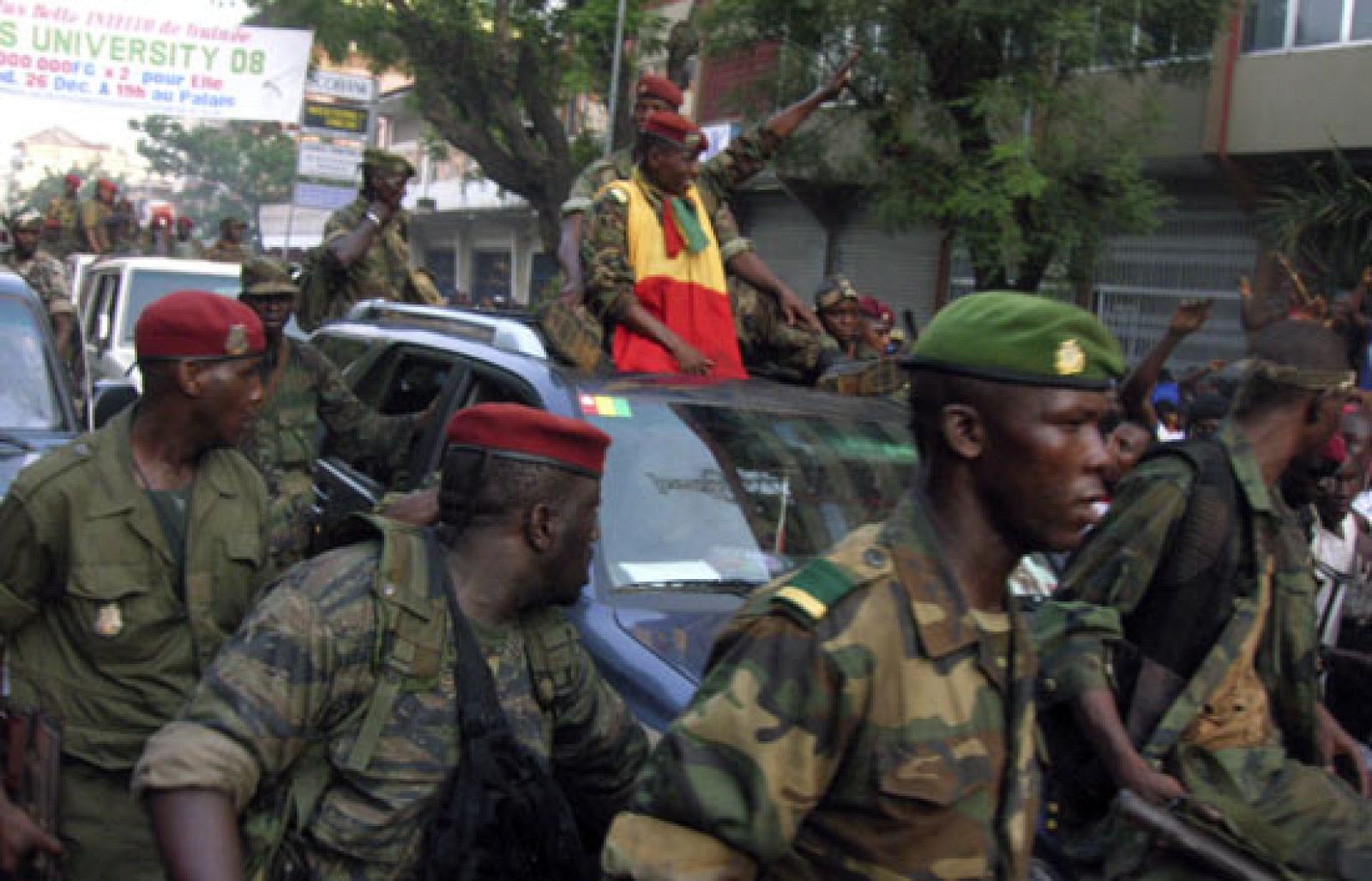 En Guinea Conakry el gobierno se ha rendido y los militares golpistas buscan apoyos internacionales | Ver