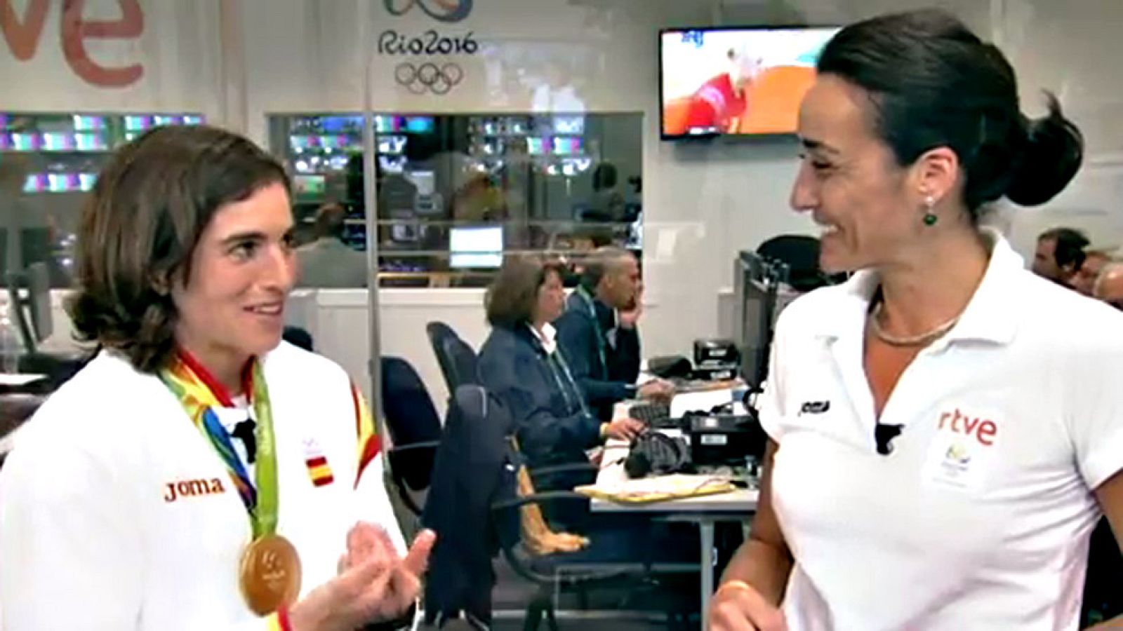 La flamante medalla de oro visito el set de RTVE para explicar cómo está asimilando su triunfo.