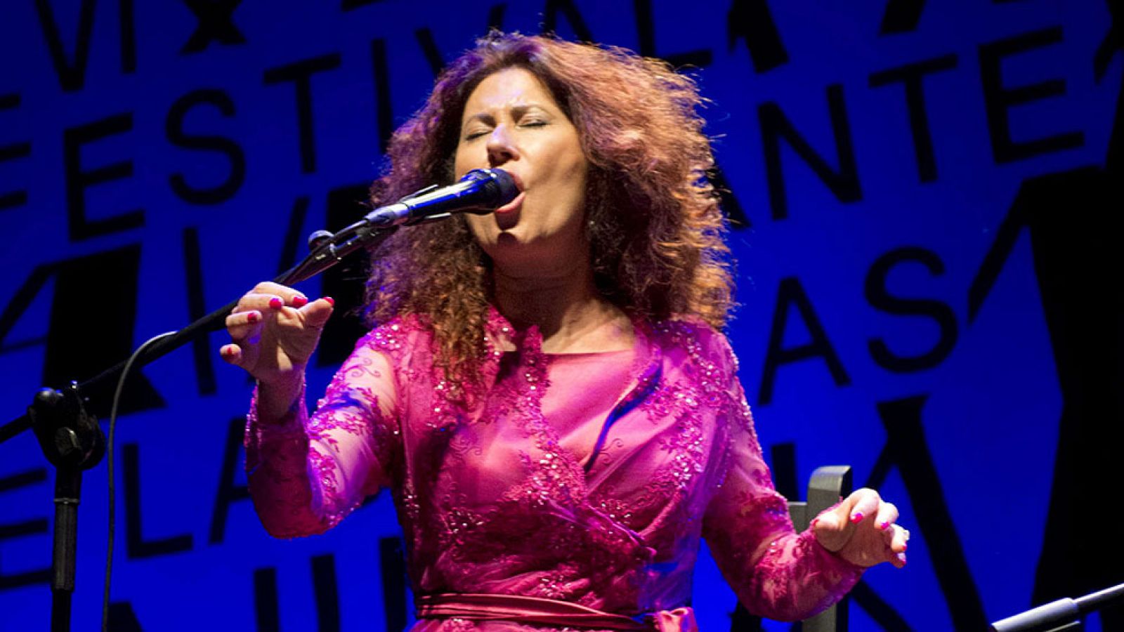 Antonia Contreras toca la gloria flamenca con la Lámpara Minera