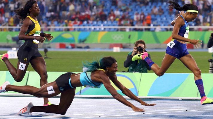 Río 2016 - Río 2016. Atletismo | Shaunae Miller se arroja sobre la meta para ganar el oro en 400
