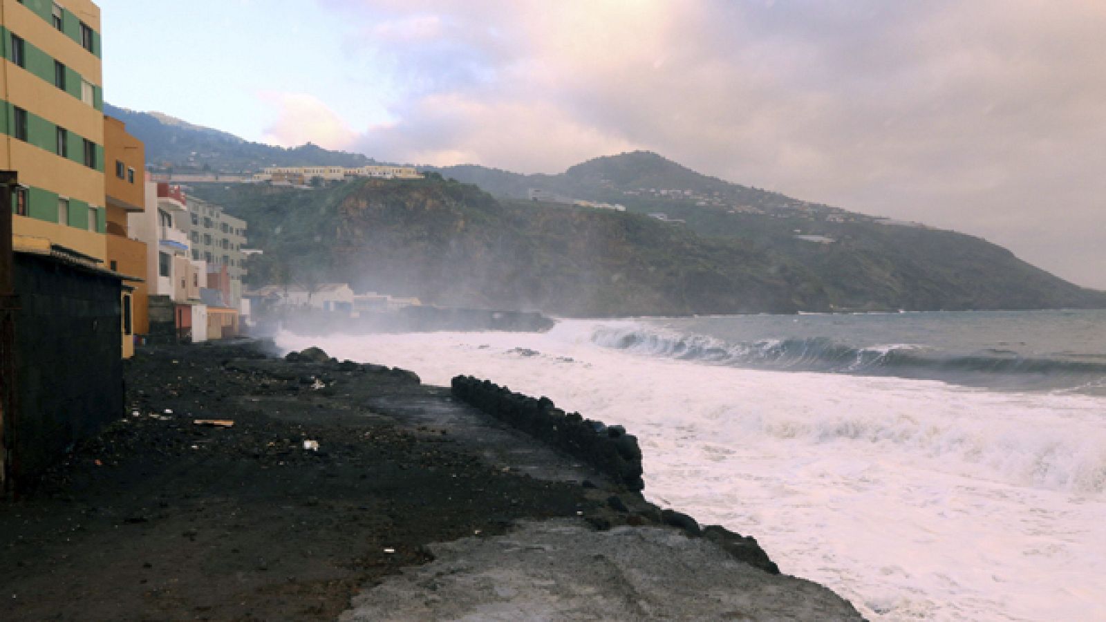 Unos 60 jóvenes sufren cada verano lesiones medulares por lanzarse al mar, ríos y piscinas