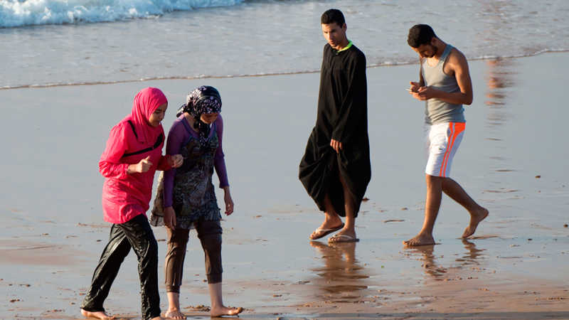 La polémica del 'burkini' se extiende por Europa