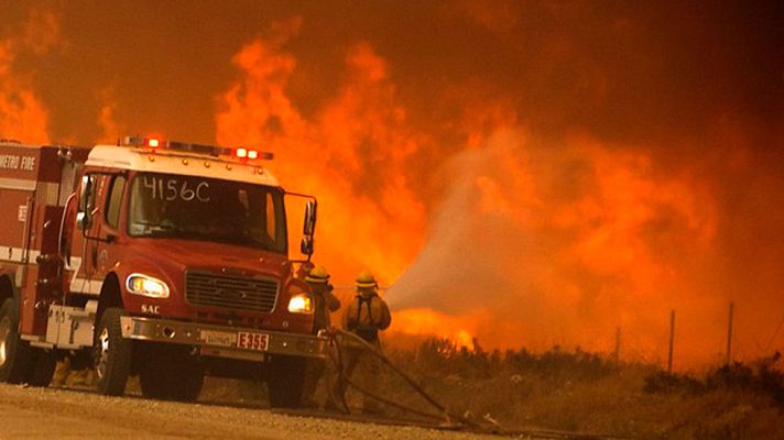 Telediario 1 - El último gran incendio en California continúa fuera de control