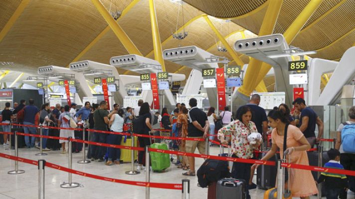 Telediario 1 - Vacaciones a ciegas, última tendencia para los amantes de los viajes