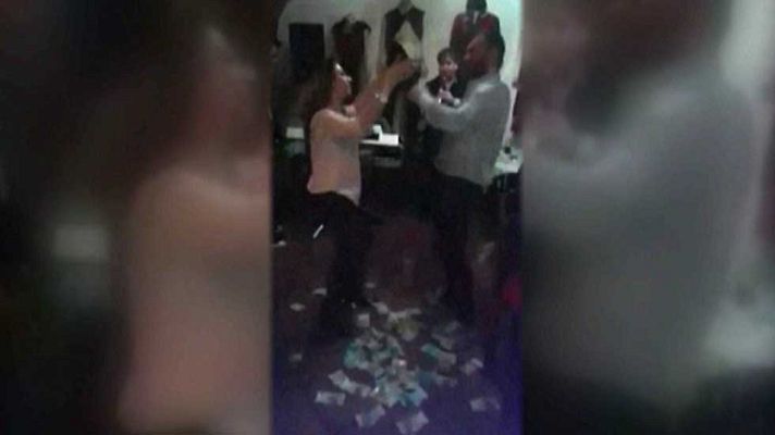 Telediario 1 - La Policía Nacional desmantela una banda de ladrones de casas que celebraban sus delitos mostrándolos en las redes sociales