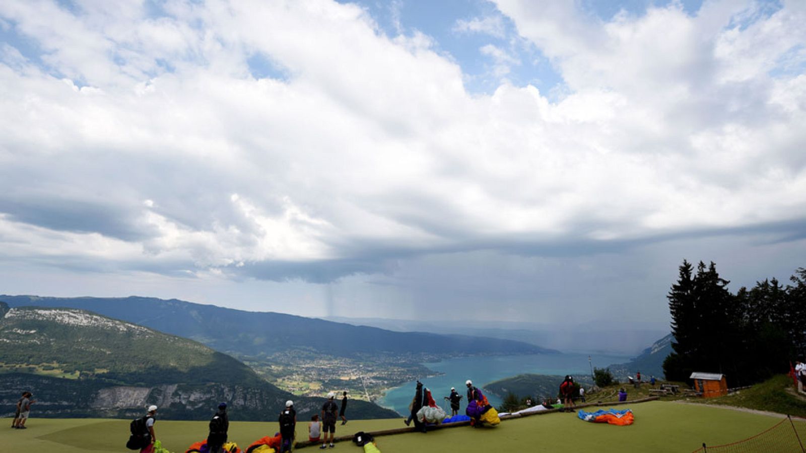 Tormentas en el noreste y temperaturas altas en tercio sur peninsular
