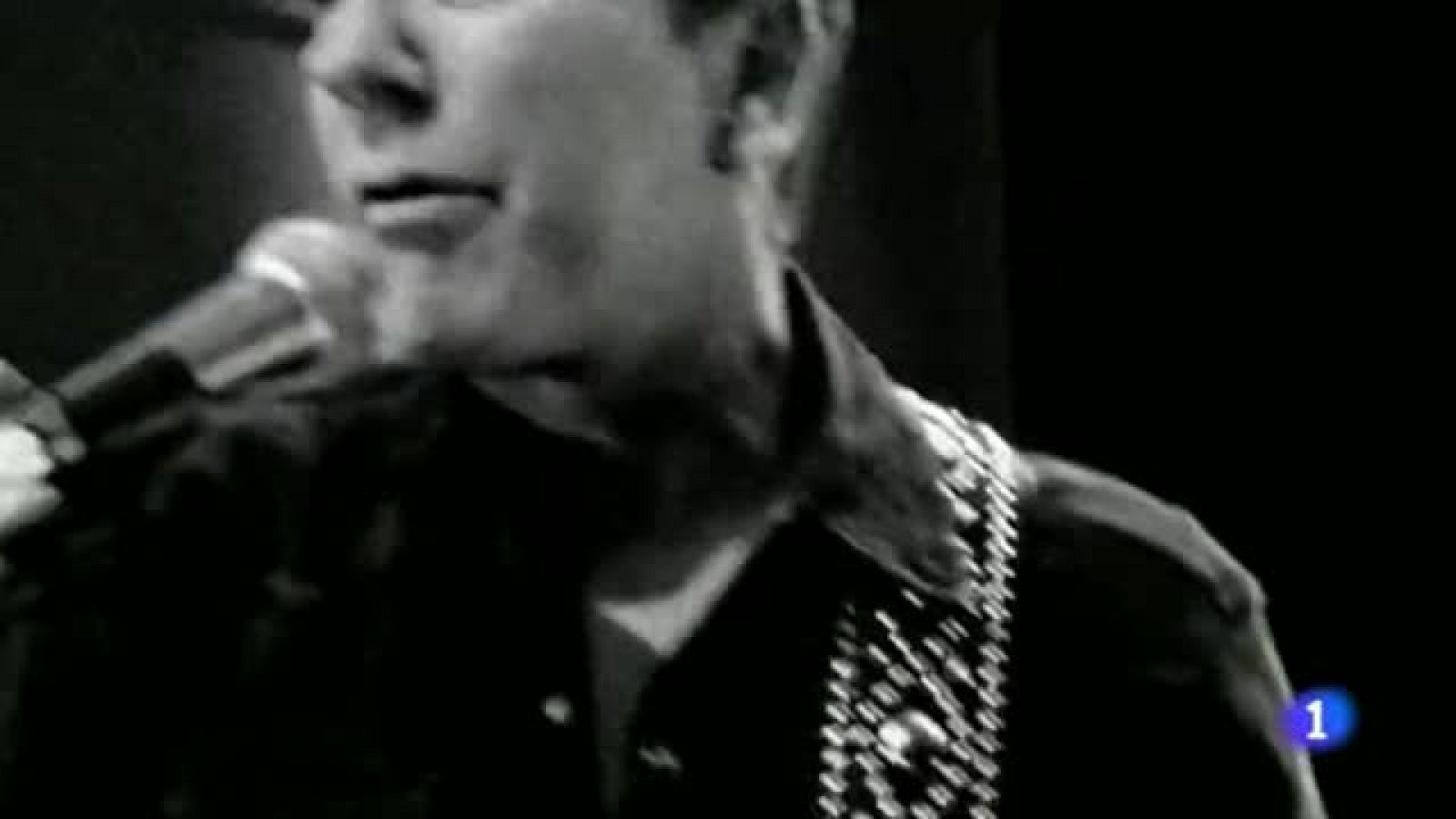 Son muchos los actores que han pasado desde la gran pantalla al estudio de grabación para probar como cantantes