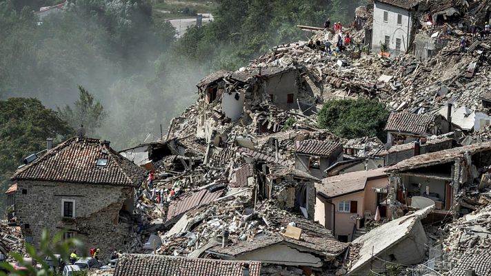  - La devastación del terremoto de Italia, vista desde el aire