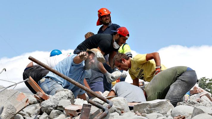 Telediario 1 - Los supervivientes del terremoto de Italia, conmocionados por la tragedia