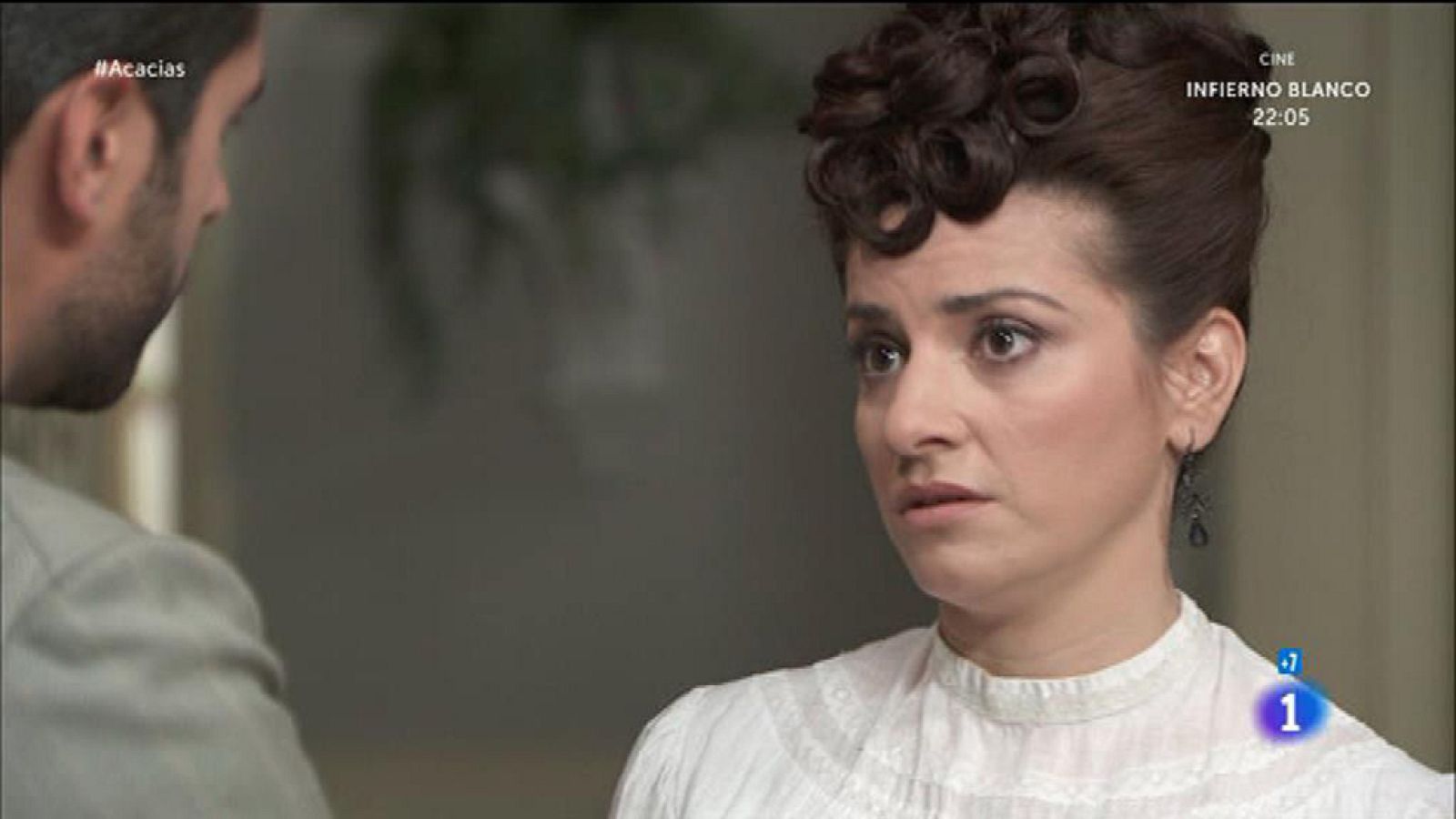 Trini le dice a Víctor que trata de desenmascarar a Clemente