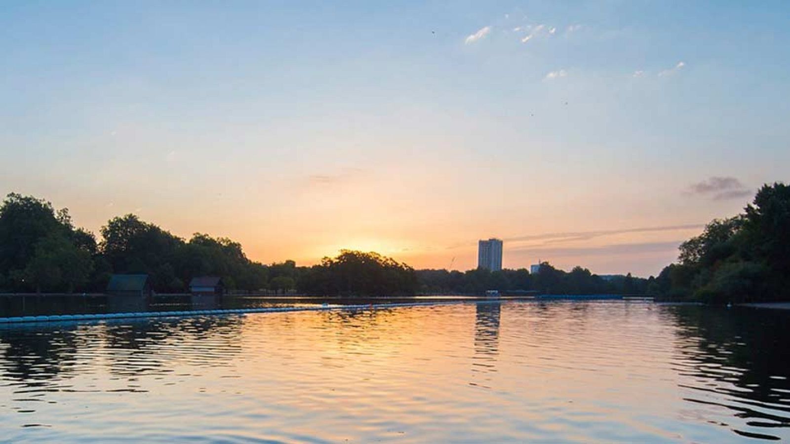 Aumento de las temperaturas en el Cantábrico y viento fuerte en el Estrecho