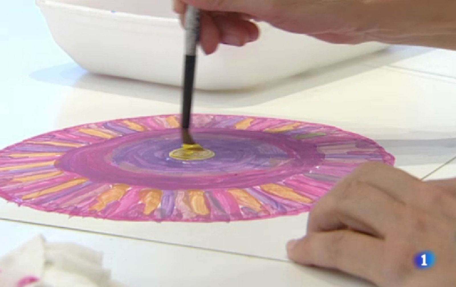 Pintar mandales per relaxar-se a l'estiu