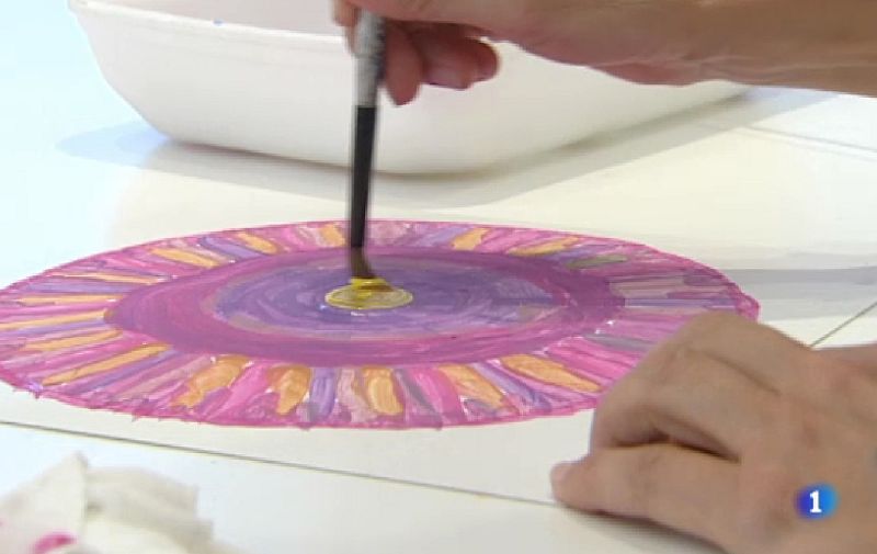 Pintar mandales per relaxar-se a l'estiu