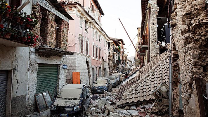 Telediario 1 - Accuoli, epicentro del terremoto en Italia