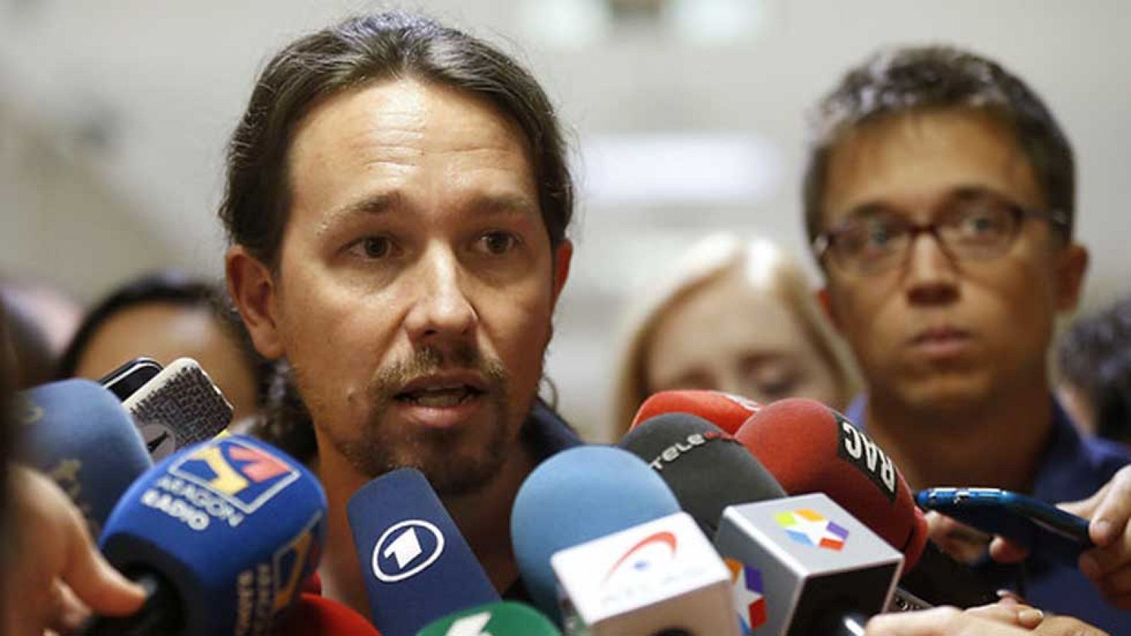 Podemos ofrece al PSOE intentar formar un gobierno alternativo