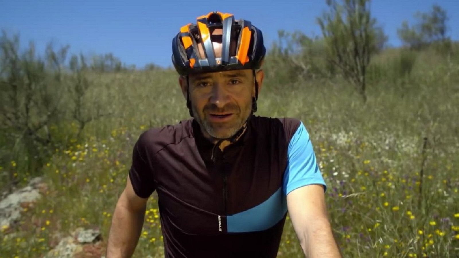 Desafía tu mente - Antonio Lobato... ¡a punto de caer de una bicicleta!