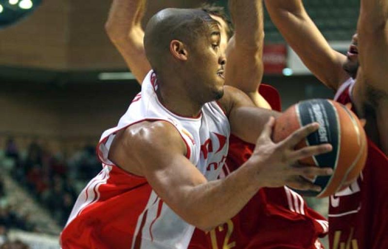 El CB Murcia se ha llevado una victoria muy importante en la lucha por la permanencia. El equipo murciano ha ganado a un rival directo como el CAI Zaragoza por 91-82, en un partido en el que ha brillado especialmente Taquan Dean.