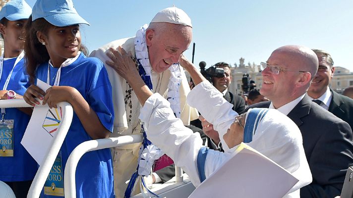 Telediario 1 - Miles de fieles llegan a Italia para participar en la canonización de la Madre Teresa de Calcuta.