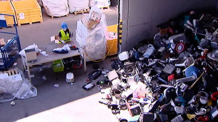 Telediario 1 - El problema de los residuos es uno de los grandes retos de la sociedad actual