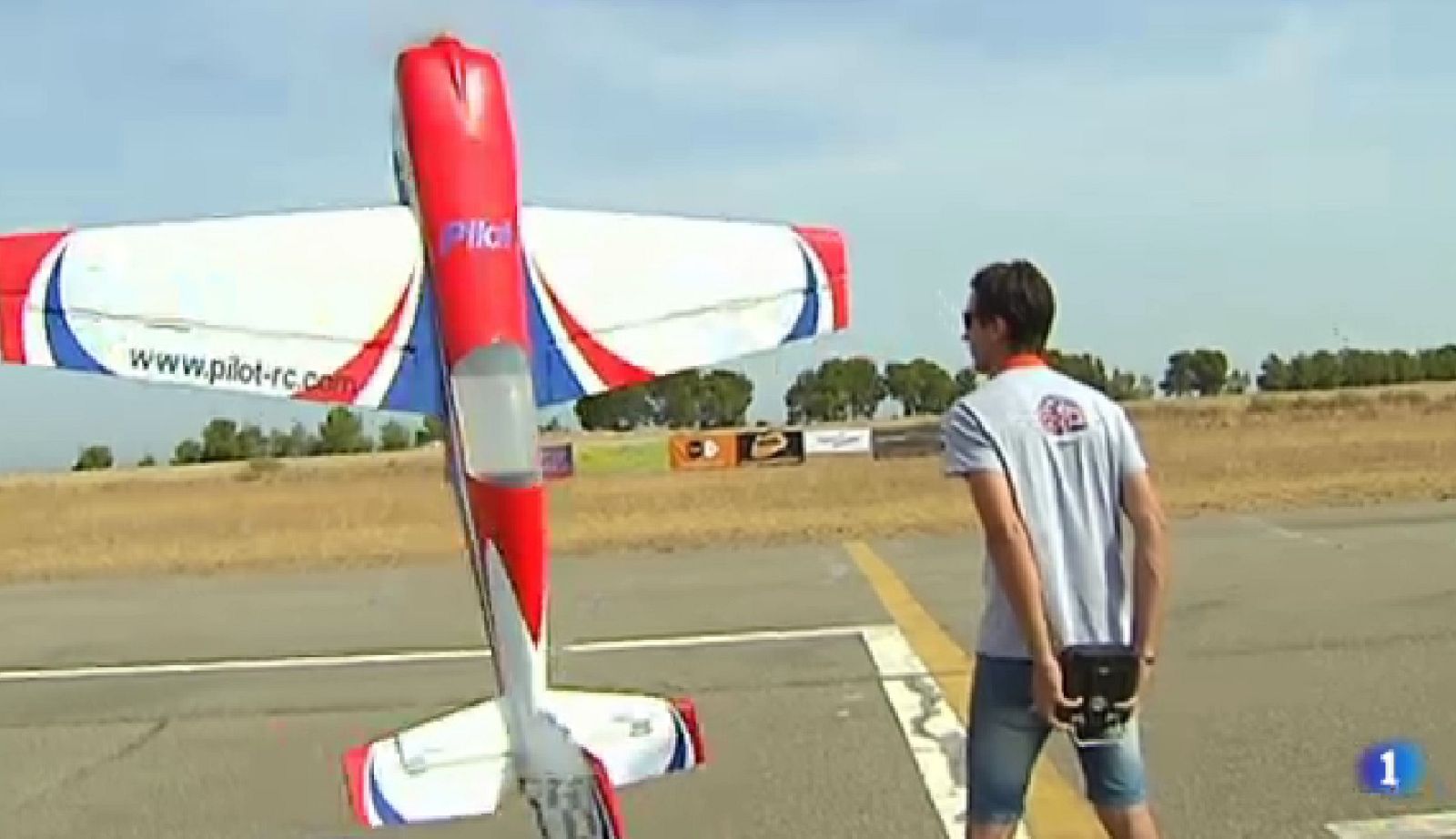 A Artesa de LLeida fan el primer festival d'aeromodelisme de LLeida