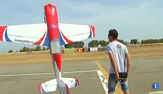 L'Informatiu - A Artesa de LLeida fan el primer festival d'aeromodelisme de LLeida
