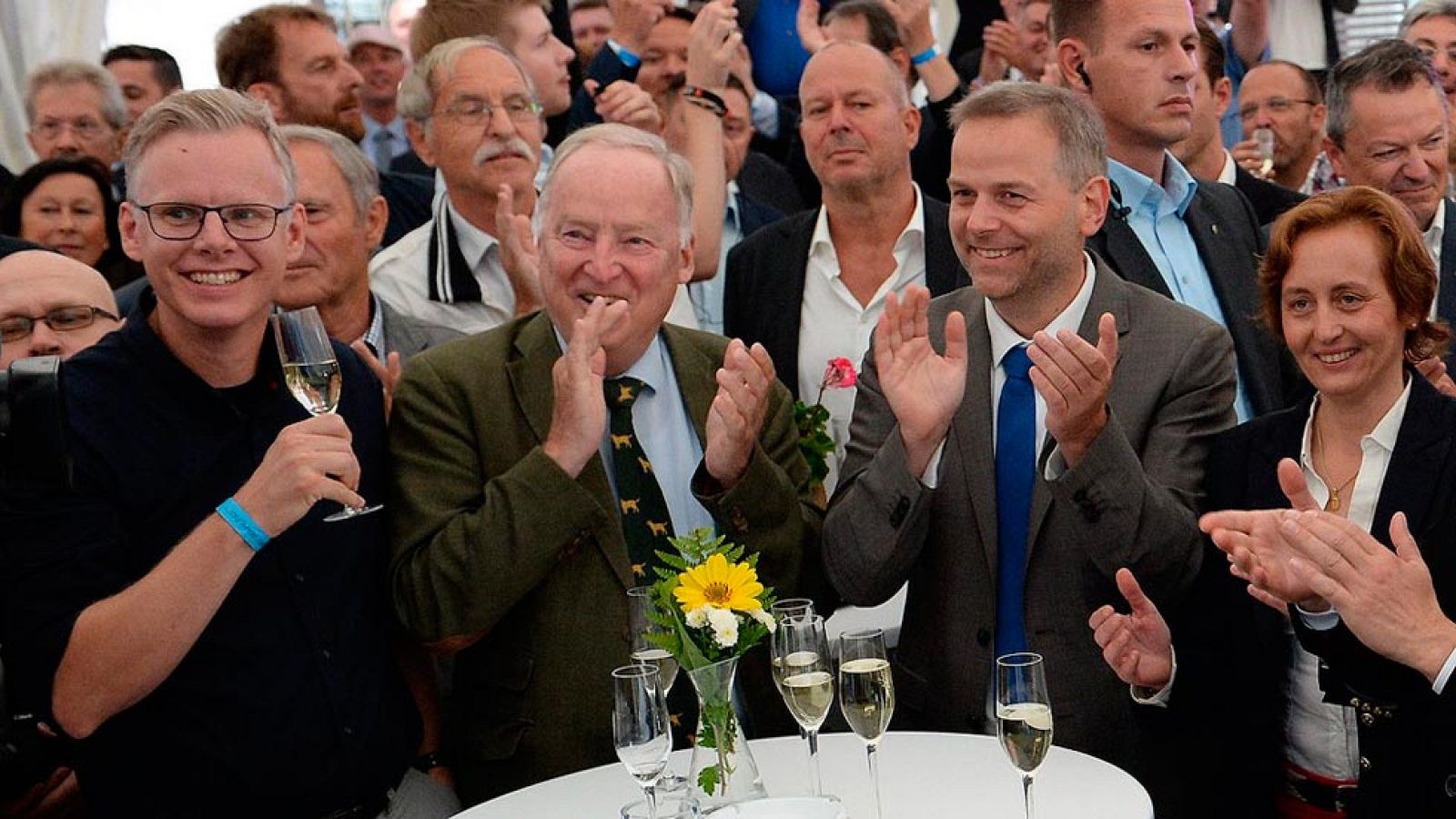 El xenófobo AfD supera por primera vez al partido de Merkel en unas elecciones