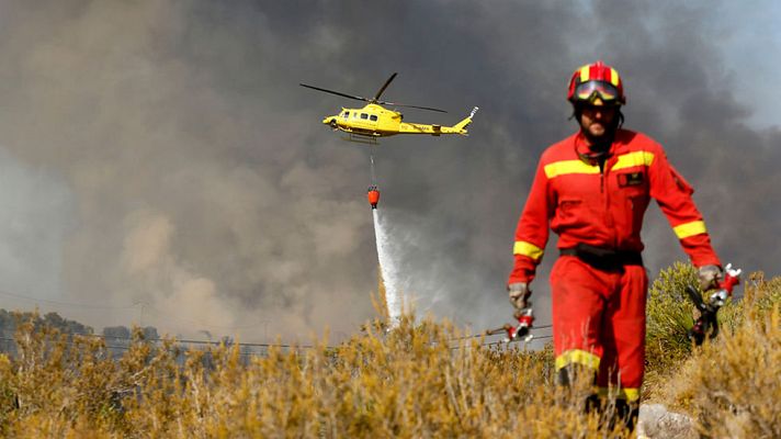 Telediario 1 - Mejora la situación del incendio de Benitatxell y Jávea que ha causado 1.400 desalojos