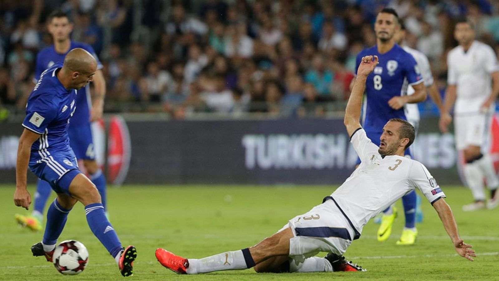 Italia vence 3-1 a Israel pero pierde a Chiellini para jugar contra España