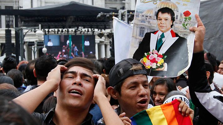 Telediario 1 - El adiós a Juan Gabriel bate records en México
